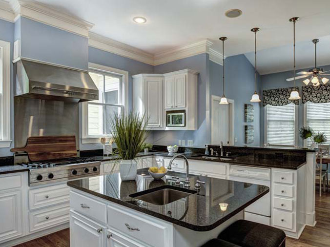 Kithenc with blac countertops